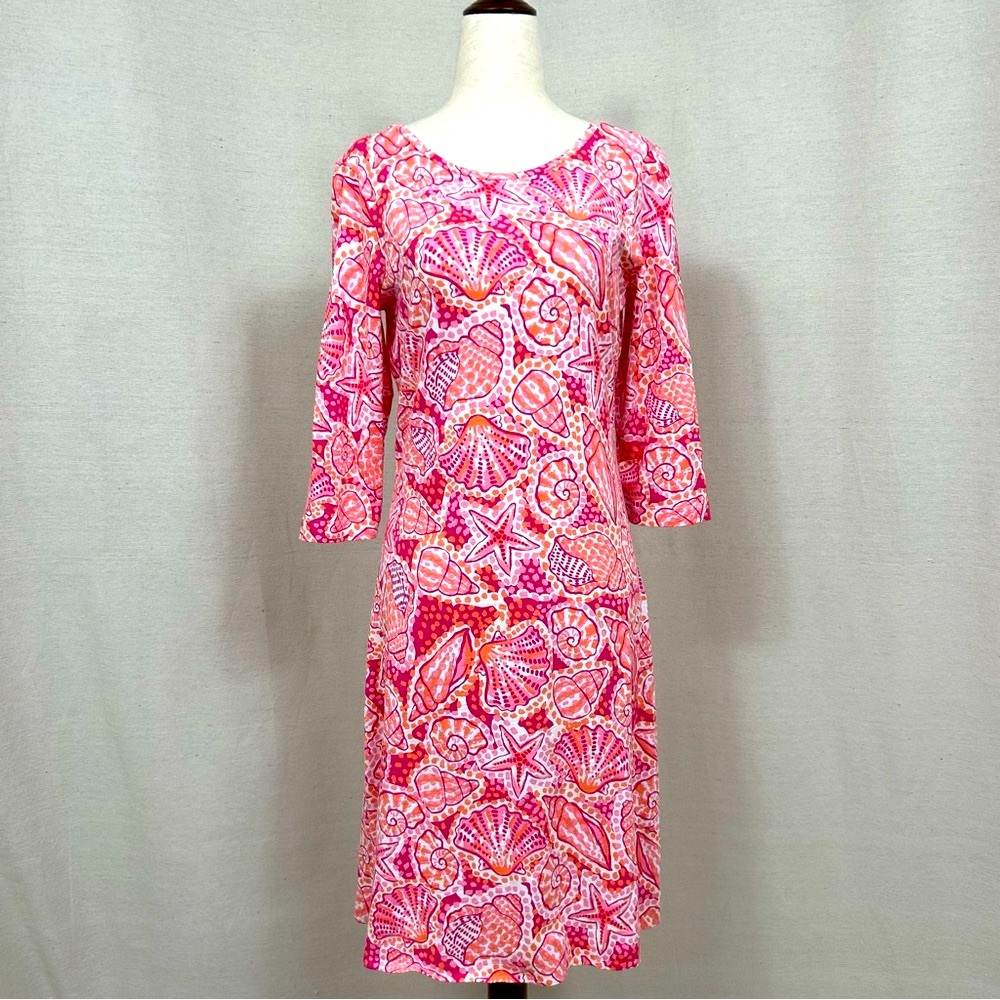 Pink Sheath Seashell Dress with 3/4 Sleeves and Crew Neck